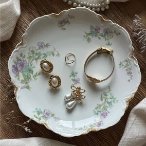 Elegant Gold and Pearl Earrings Set